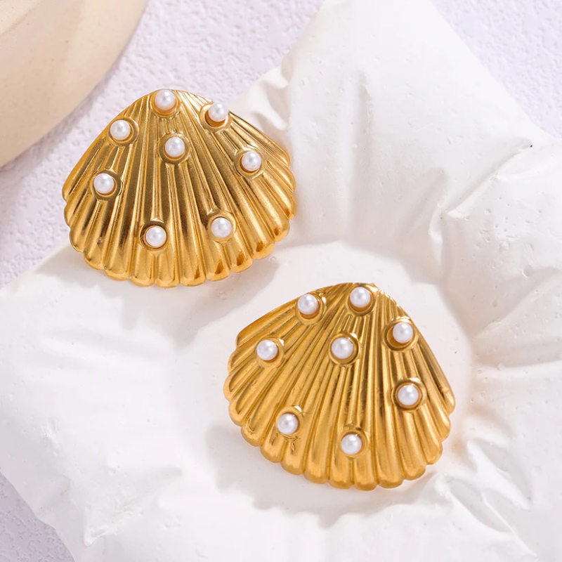  Elegant Shell Pearl Stud Earring